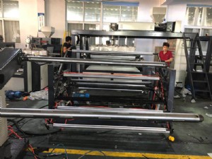 LSPE1800型四層復(fù)合氣泡膜機(jī)組珠光膜鍍鋁膜PE膜復(fù)合氣泡膜機(jī)01