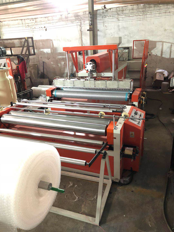 LSPE1500型緩沖復合PE氣泡膜機 全自動高速氣墊膜機 氣泡膜機器04